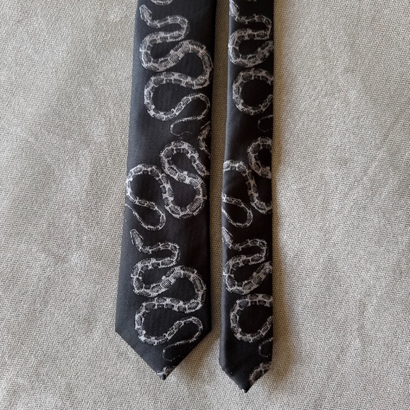 INC International Concepts Python Metallic Snake Neck Tie Black - Picture 4 of 7